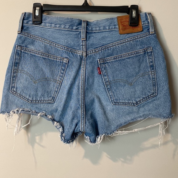 Levi’s Studded Jean Shorts Size W28 - Picture 4 of 7